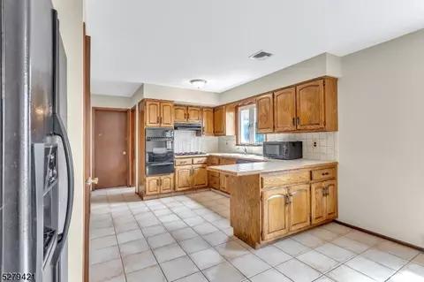 130 Harris Ave, Middlesex, NJ 08846 photo 16