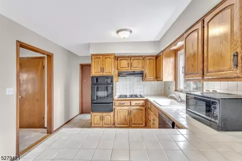 130 Harris Ave, Middlesex, NJ 08846 photo 13