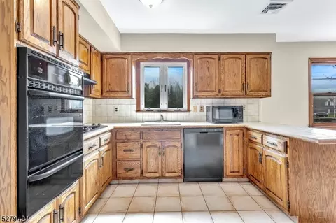 130 Harris Ave, Middlesex, NJ 08846 photo 15