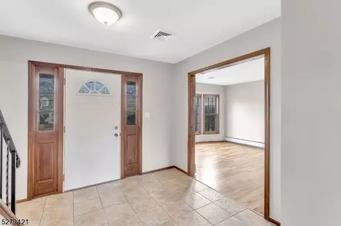130 Harris Ave, Middlesex, NJ 08846 photo 5