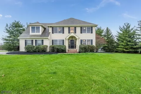 2 Calvin Ct, Flemington, NJ 08822
