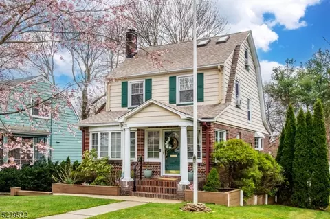 25 Freeman St, Roseland, NJ 07068