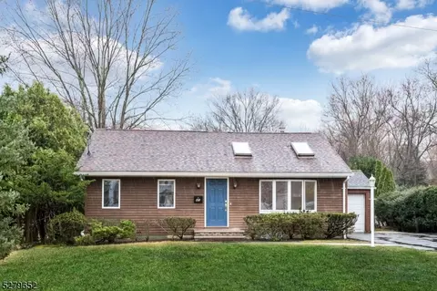 40 Cyli Pl, Waldwick, NJ 07463