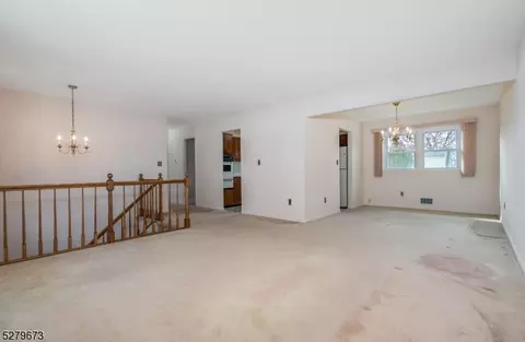 Living - 514 Hancock St, Middlesex, NJ 08846 photo 1 of 3