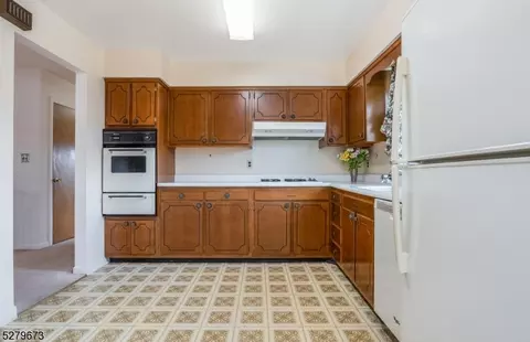 Kitchen - 514 Hancock St, Middlesex, NJ 08846 photo 1 of 3