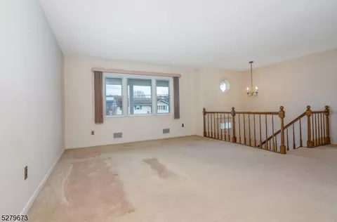 Living - 514 Hancock St, Middlesex, NJ 08846 photo 2 of 3