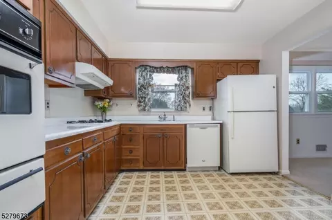 Kitchen - 514 Hancock St, Middlesex, NJ 08846 photo 3 of 3