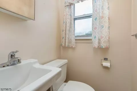 Bath - 514 Hancock St, Middlesex, NJ 08846 photo 2 of 2