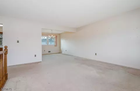 Living - 514 Hancock St, Middlesex, NJ 08846 photo 3 of 3