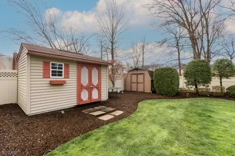 8 Watson Ct, Edison, NJ 08820 photo 39