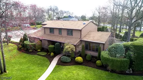 8 Watson Ct, Edison, NJ 08820 photo 2