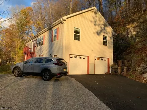 46 E Shore Dr, Vernon, NJ 07462
