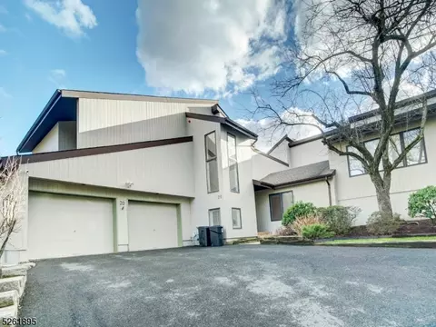 20 Indian Run, Watchung, NJ 07069