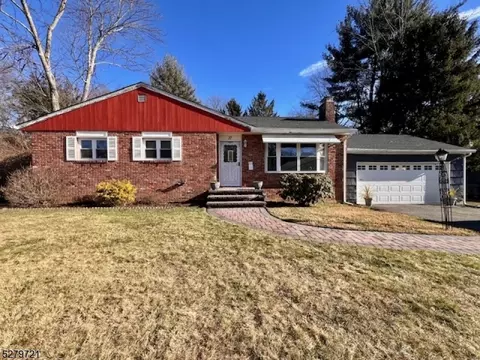 37 Honeyman Dr, Roxbury Twp, NJ 07876