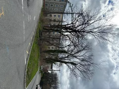 402 S Elmer St, Westfield Town, NJ 07090