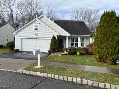 21 Coventry Cir, Belvidere, NJ 07823