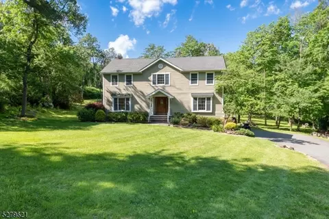 3 South Rd, Chester, NJ 07930