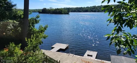 2110 Lakeside Dr W, Vernon Twp, NJ 07422