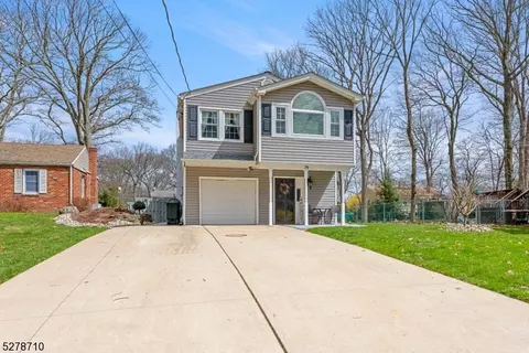 39 Leo Ave, Stanhope, NJ 07874