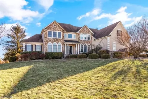10 Edward Dr, Flemington, NJ 08822