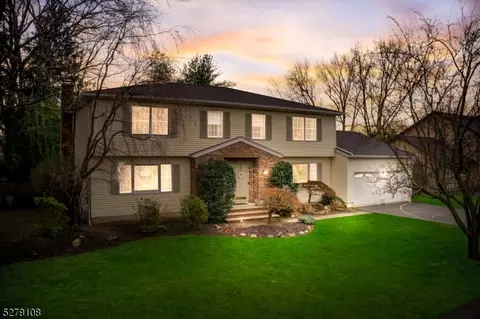 11 Louisa Ct, Wayne, NJ 07470