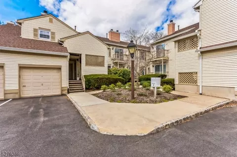 32 Springvalley Blvd, Basking Ridge, NJ 07920