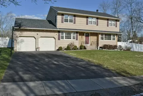 25 Robert St, Parsippany-troy Hills Twp, NJ 07054