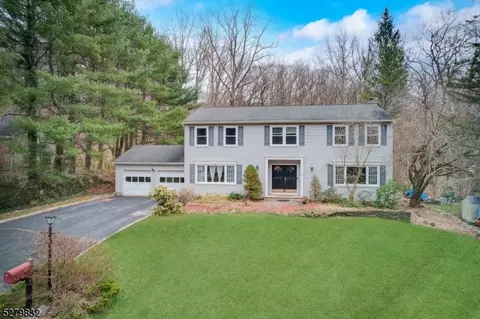 6 Sweetwater Ln, Ringwood, NJ 07456
