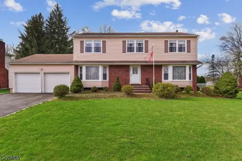 68 Tanglewood Dr, East Hanover, NJ 07936