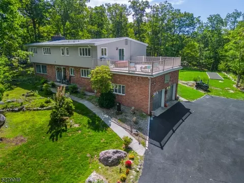 21 Beechwood Ln, Kinnelon, NJ 07405