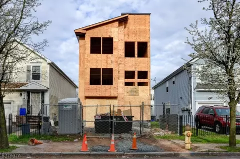 415 S 7th St, Newark, NJ 07103