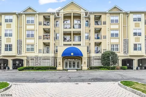 4106 Harcourt Rd, Clifton, NJ 07013
