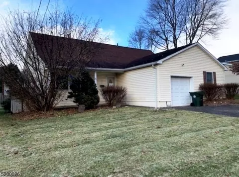 17 Normandy Rd, Mount Olive, NJ 07836