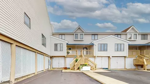 5 W Playhouse Dr, Little Egg Harbor Twp, NJ 08087