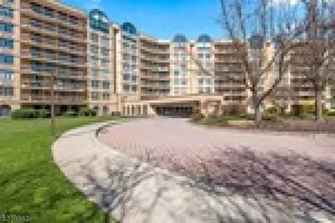 10 Smith Manor Blvd #811, West Orange, NJ 07052