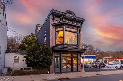 12 N Main St, Lambertville, NJ 08530
