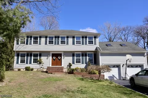 29 Forest Way, Morris Plains, NJ 07950