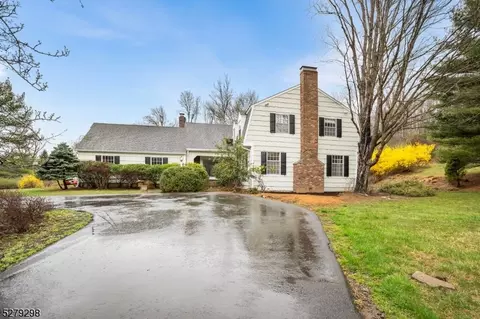 4 Longview Rd, Lebanon, NJ 08833