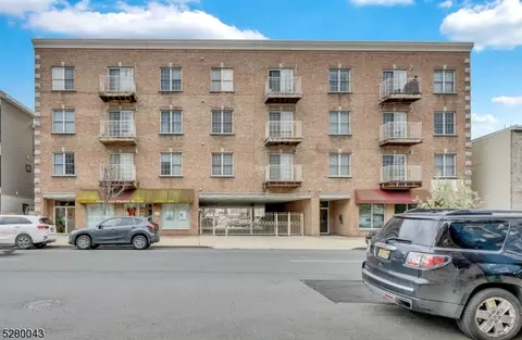411 Chestnut St #3D, Newark, NJ 07105
