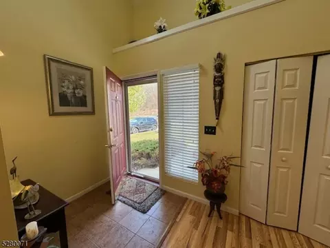 296 Falcon Ridge Way, Hamburg, NJ 07419