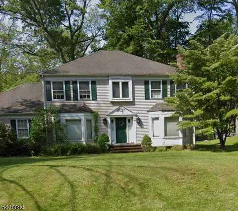22 Aspen Way, Morristown, NJ 07960