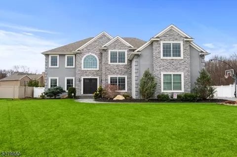 6 Cobblestone Way, Fairfield, NJ 07004