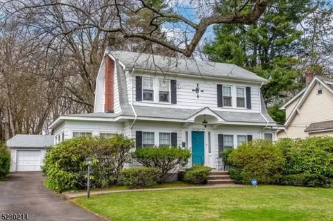 329 Van Winkle Ave, Hawthorne, NJ 07506