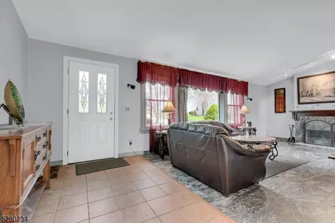 15 Surrey Dr, Wayne, NJ 07470 photo 7