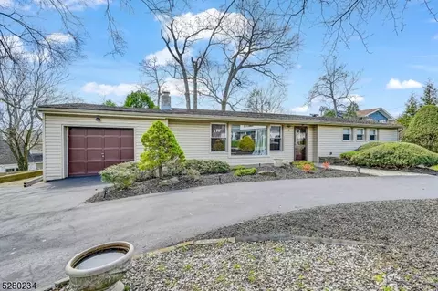 15 Surrey Dr, Wayne, NJ 07470 photo 2