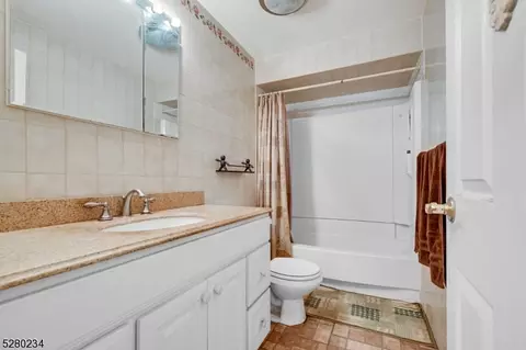 15 Surrey Dr, Wayne, NJ 07470 photo 23