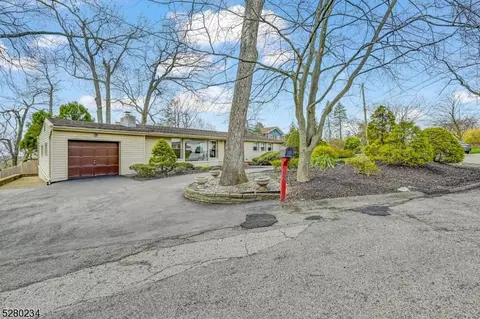 15 Surrey Dr, Wayne, NJ 07470 photo 4