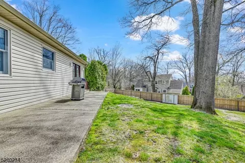 15 Surrey Dr, Wayne, NJ 07470 photo 33