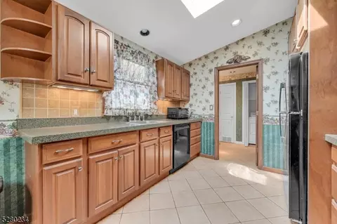15 Surrey Dr, Wayne, NJ 07470 photo 20