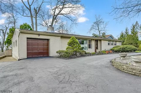 15 Surrey Dr, Wayne, NJ 07470 photo 3